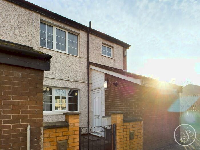 2 Bedroom End Of Terrace House To Rent In Rocheford Close, Leeds, LS10