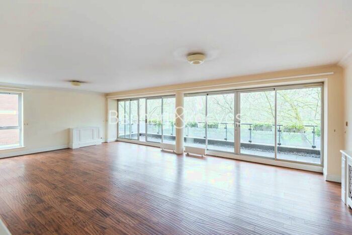 4 Bedroom Flat To Rent In Hyde Park Gate, Kensington, SW7