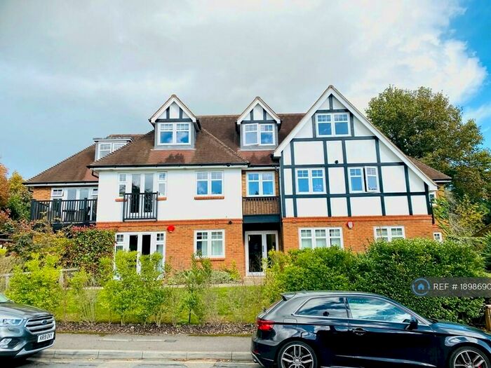 2 Bedroom Flat To Rent In Tetten Hall, Woking, GU22