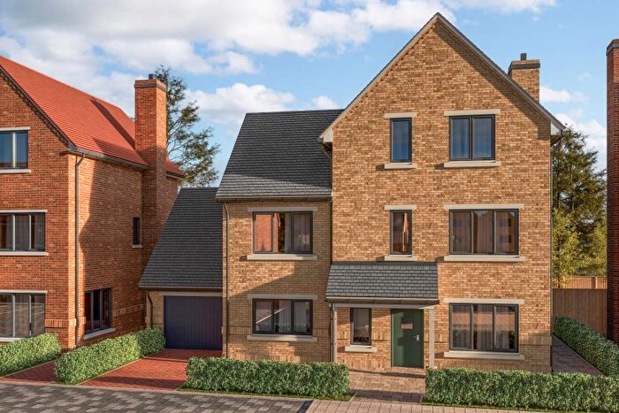 4 Bedroom Detached House To Rent In Woking, Surrey, GU21