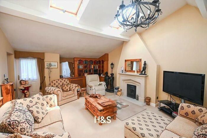 3 Bedroom Cottage For Sale In Bills Lane, Shirley, Solihull, B90