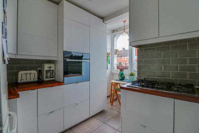 3 Bedroom Apartment To Rent In Sheldon Avenue, East Finchely, N2