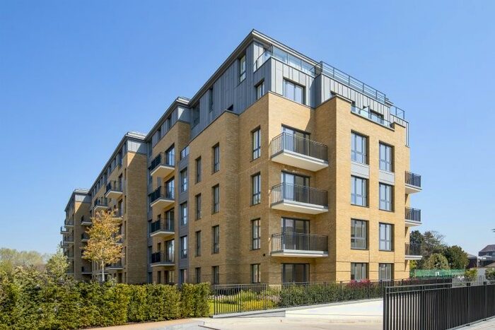2 Bedroom Flat To Rent In Pinewood Gardens, Teddington, TW11