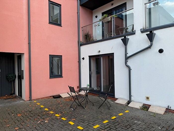 2 Bedroom Flat For Sale In Gwynne Gate, Hereford, HR1