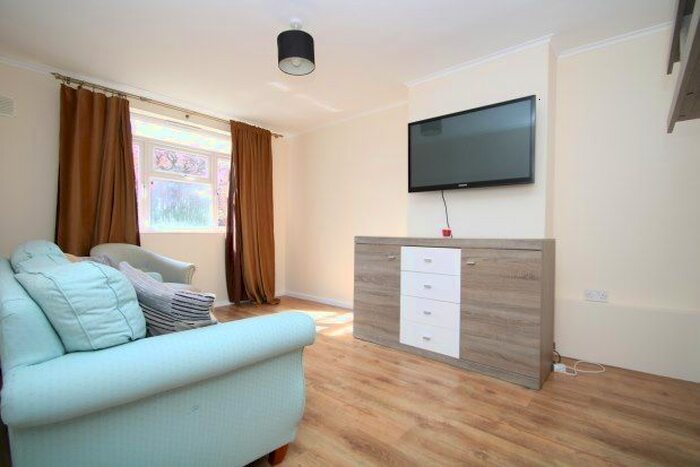 1 Bedroom Flat To Rent In Broom Road, Croydon, CR0