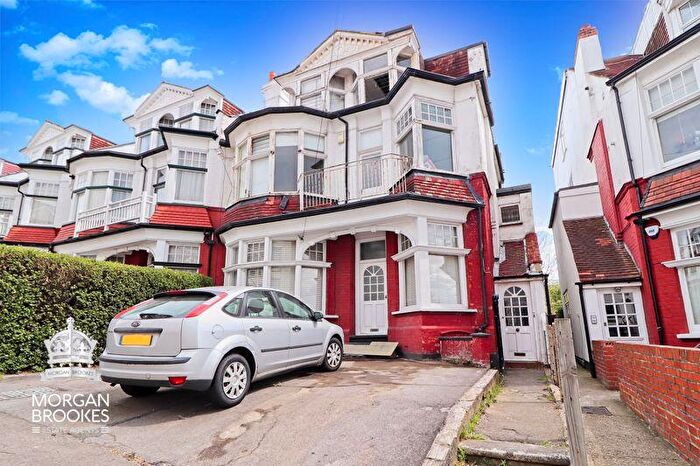 1 Bedroom Apartment To Rent In Palmeira Avenue - Westcliff-On-Sea, SS0