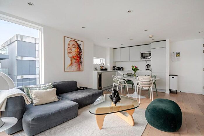 2 Bedroom Flat For Sale In Dance Square, London, EC1V - Photo 11