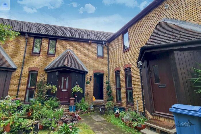 1 Bedroom Terraced House To Rent In Reveley Square, London, SE16