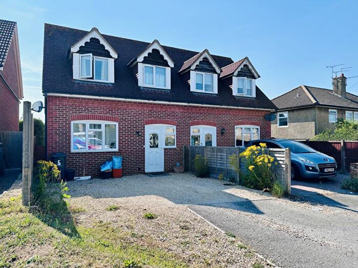 3 Bedroom Semi Detached House For Sale In Turnpike Road, Highworth, SN6