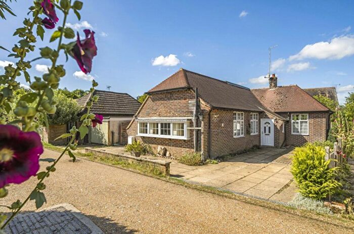 3 Bedroom Detached House For Sale In Highfield Avenue, Twyford, Winchester, Hampshire, SO21