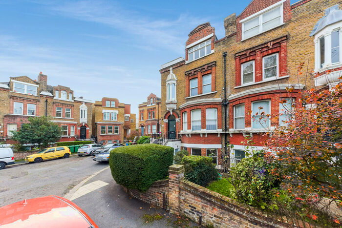 Apartment To Rent In The Gardens, East Dulwich London, SE22