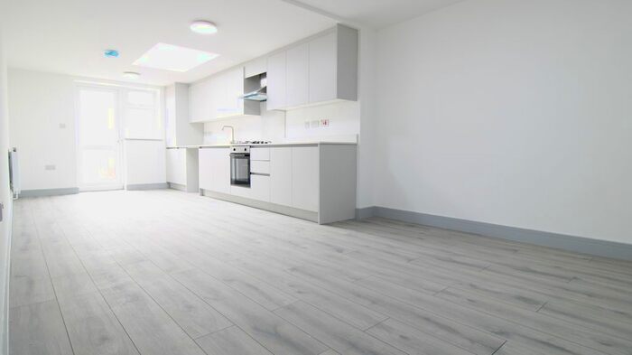 9 Bedroom Block Of Flats To Rent In Falcon Avenue, Lower Earley, Reading, RG2