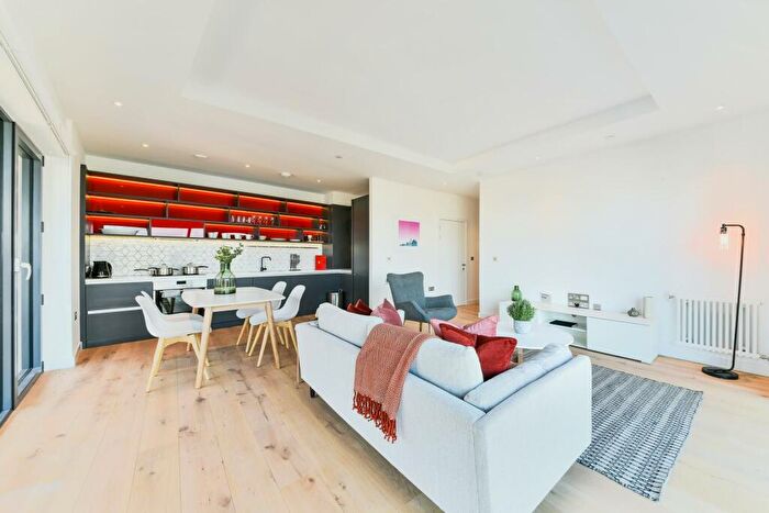 2 Bedroom Apartment To Rent In Modena House, London City Island, London, E14
