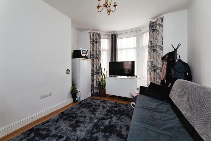3 Bedroom Terraced House For Sale In Cranborne Road, Barking, IG11