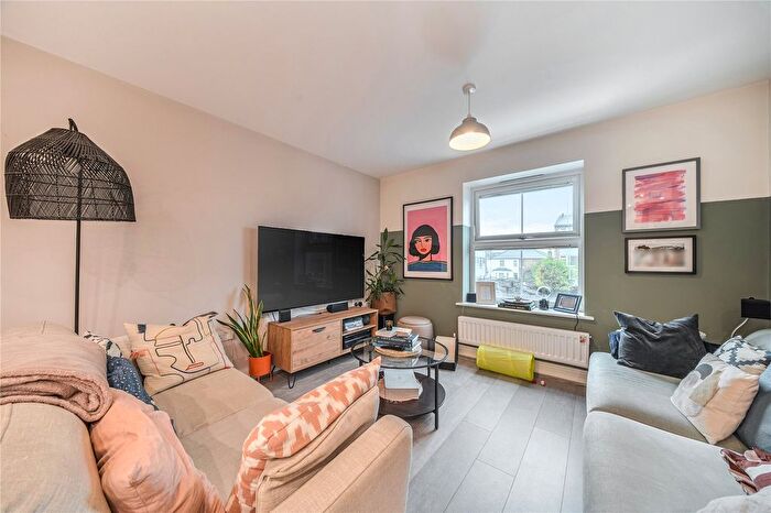 2 Bedroom Flat For Sale In Bridge Street, Walton-On-Thames, KT12