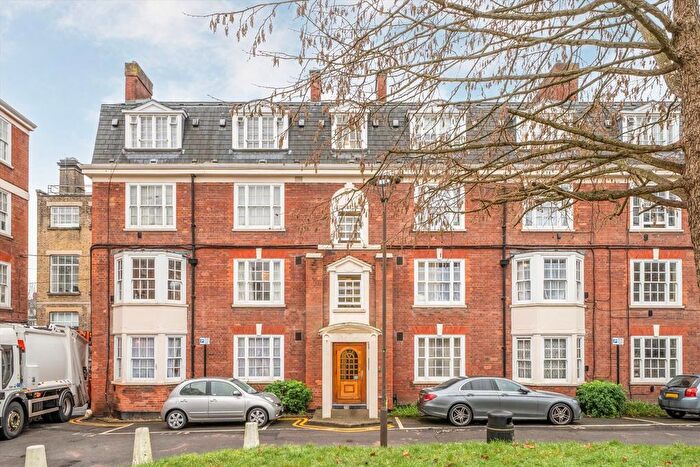 3 Bedroom Flat For Sale In Upper Street, Islington, N1