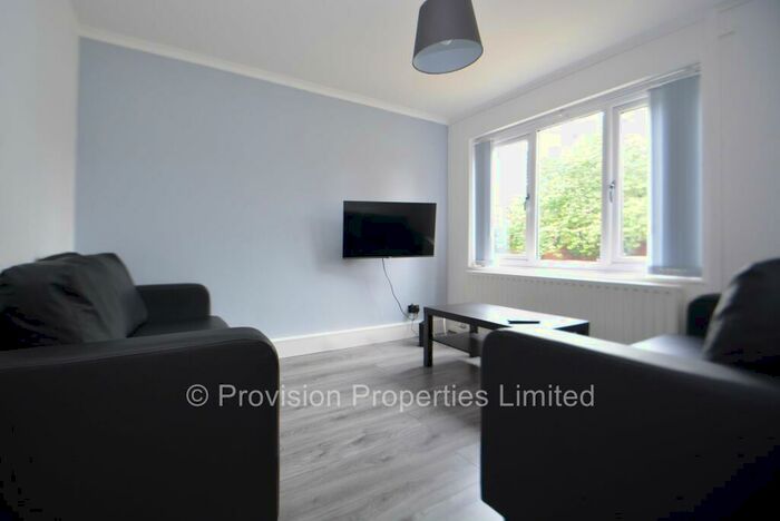4 Bedroom Town House To Rent In Well Close Rise, City Centre, Leeds, LS2