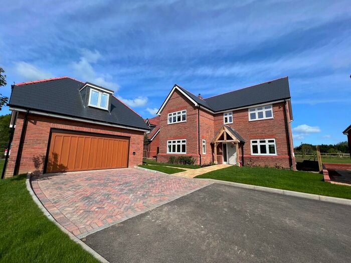 4 Bedroom Detached House For Sale In Leckhampstead Road, Akeley, Buckingham, MK18