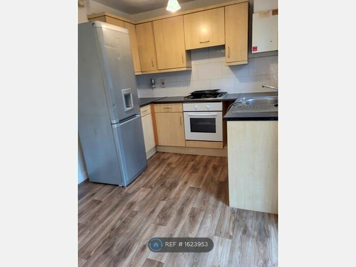 2 Bedroom Semi-Detached House To Rent In Hollins Wood Grove, Cudworth, Barnsley, S72