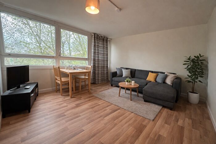 3 Bedroom Flat To Rent In John Ruskin Street, SE5