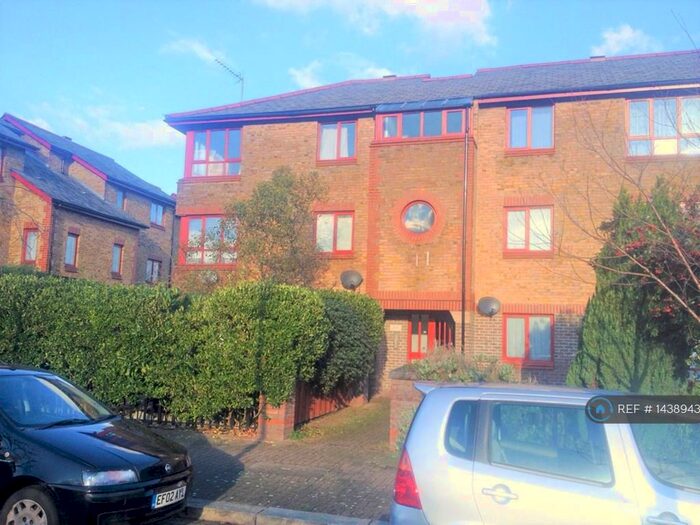 1 Bedroom Flat To Rent In Baltic Court, London, SE16