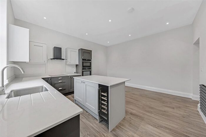 1 Bedroom Flat To Rent In Apartment, New Square, Chesterfield, Derbyshire, S40