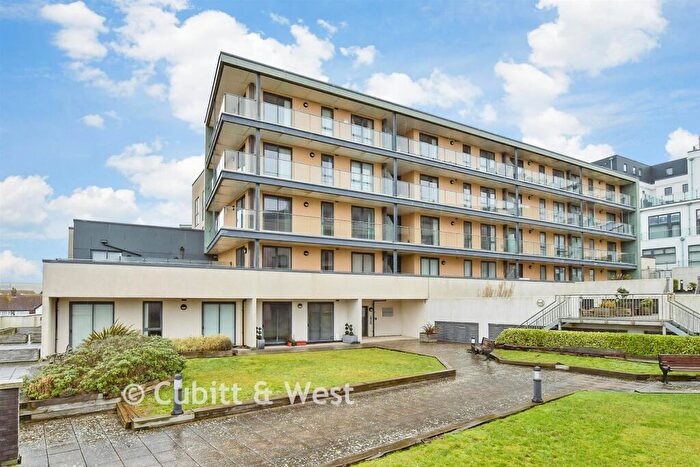 2 Bedroom Flat For Sale In Suez Way, Brighton, East Sussex, BN2