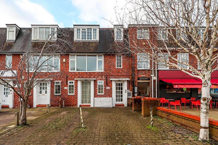 1 Bedroom Flat To Rent In Parkway, Wilmslow, SK9