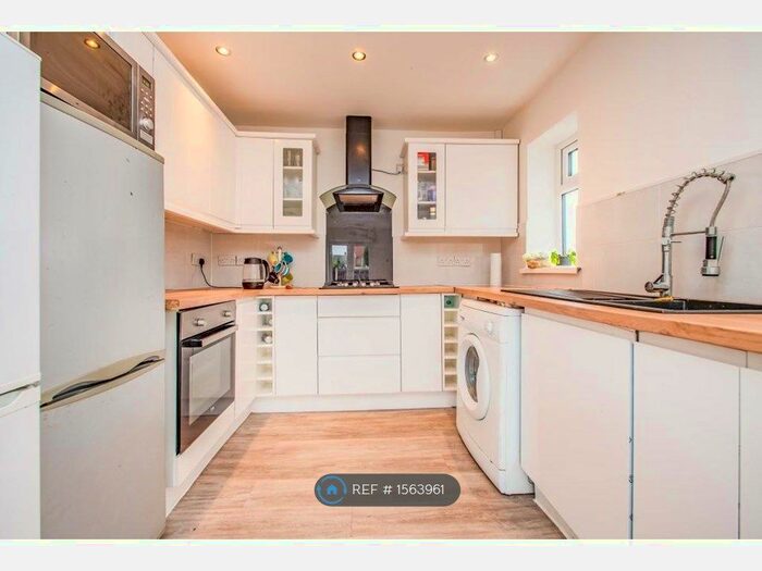 3 Bedroom Semi-Detached House To Rent In Essex Place, Tyldesley, Manchester, M29