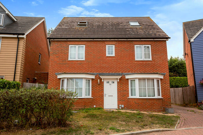 5 Bedroom Detached House To Rent In Longfield, Kent, DA3