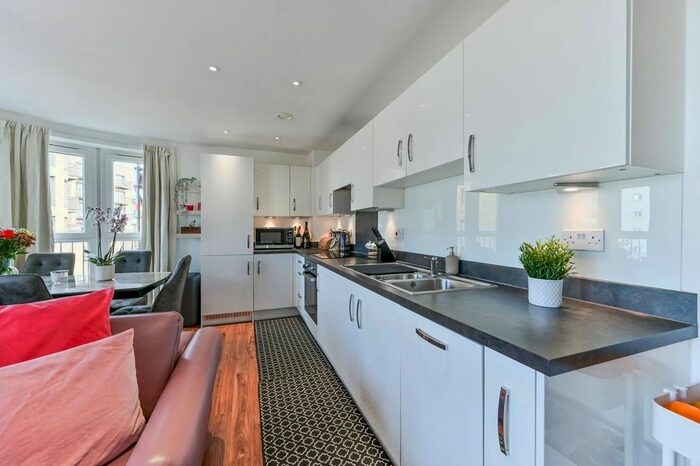 2 Bedroom Flat To Rent In Ruby Court, Purley Way, Croydon, CR0