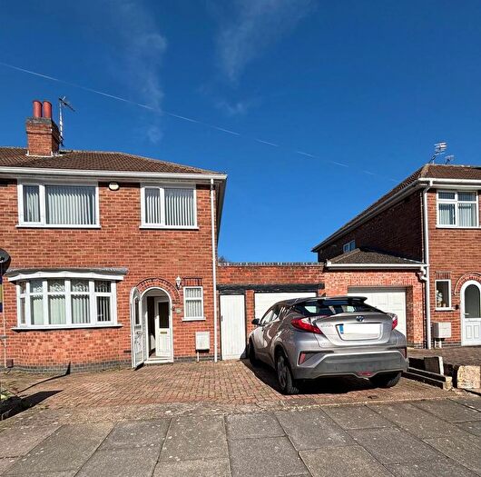3 Bedroom Semi Detached House To Rent In Cheltenham Road, Leicester, LE4