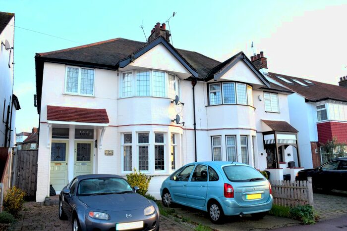 1 Bedroom Flat To Rent In Hadleigh Road, SS9