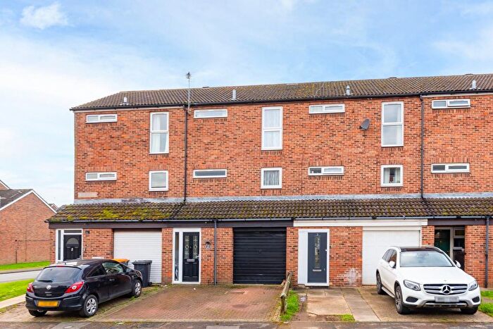 3 Bedroom Town House For Sale In Rye Close, Leighton Buzzard, LU7