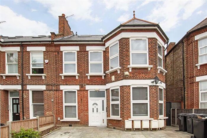 3 Bedroom Flat To Rent In Fordwych Road, Cricklewood, NW2