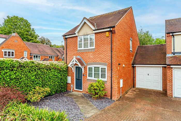 3 Bedroom Semi-Detached House For Sale In Orient Close, St. Albans, Hertfordshire, AL1