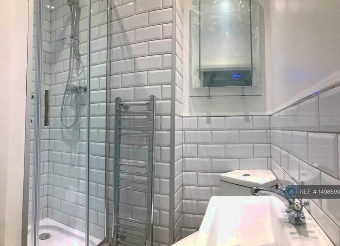 Studio To Rent In Blenheim Park Road (), South Croydon, CR2