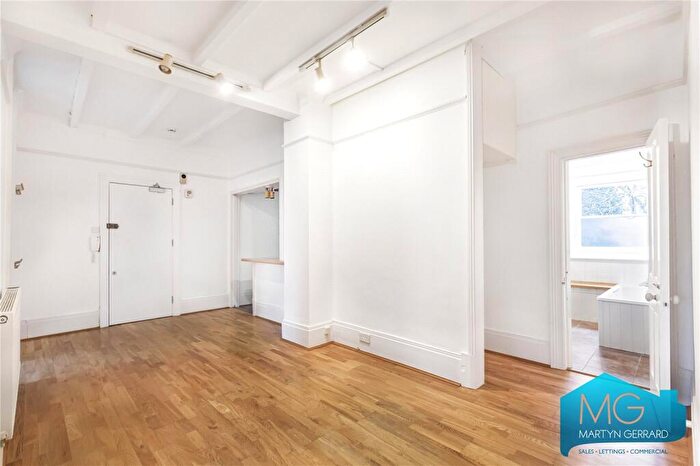 2 Bedroom Apartment For Sale In Shepherds Hill, Highgate, N6