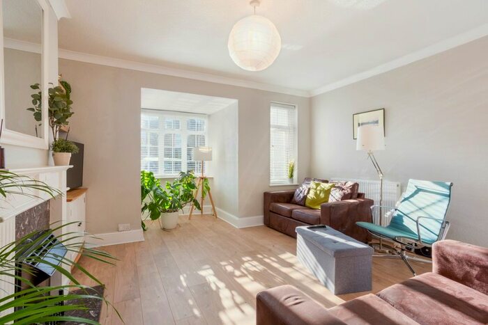 3 Bedroom Semi Detached House To Rent In Doods Road, Reigate, RH2