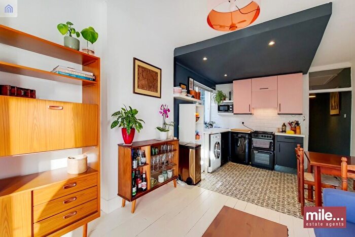 2 Bedroom Flat For Sale In Clifford Gardens, London, NW10