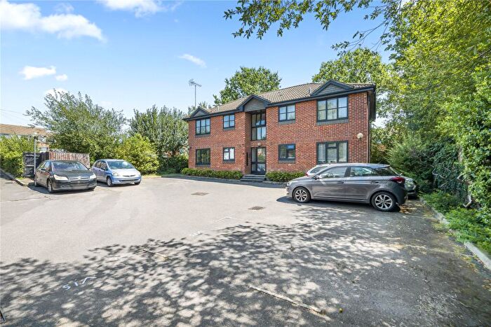 1 Bedroom Flat For Sale In Southwood Court, A Southwood Avenue, Knaphill, Surrey, GU21