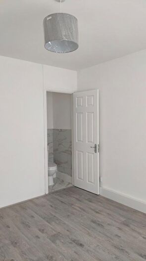 3 Bedroom Flat To Rent In Windsor Road, London, E7