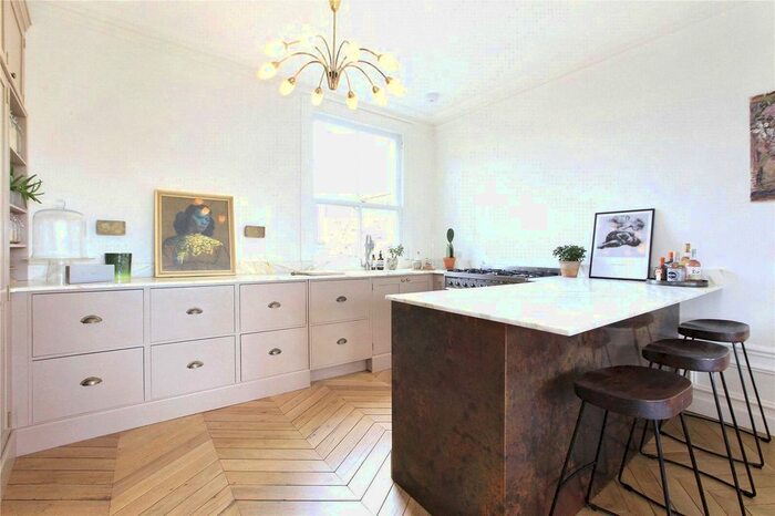 2 Bedroom Flat To Rent In Clapham Common North Side, Clapham, London, SW4