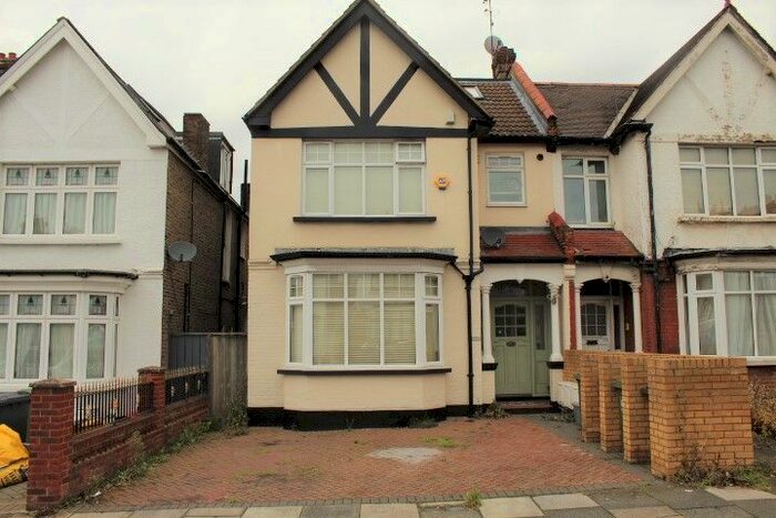2 Bedroom Flat To Rent In Bellingham Road, Catford, London SE6