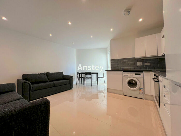 3 Bedroom Flat To Rent In Portswood Road, Southampton, SO17