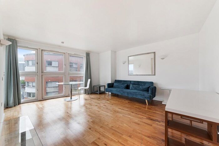 1 Bedroom Apartment To Rent In New Providence Wharf, Fairmont Avenue, London, E14