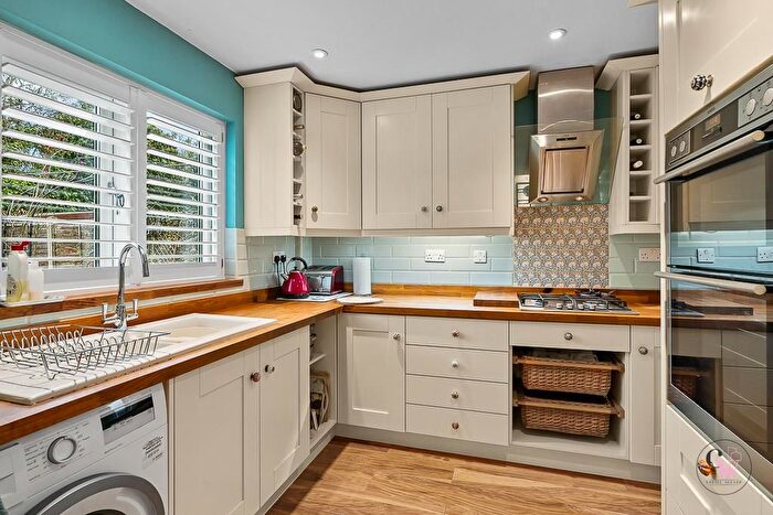 3 Bedroom Semi-Detached House For Sale In Wentworth Close, Rudheath, Northwich, CW9