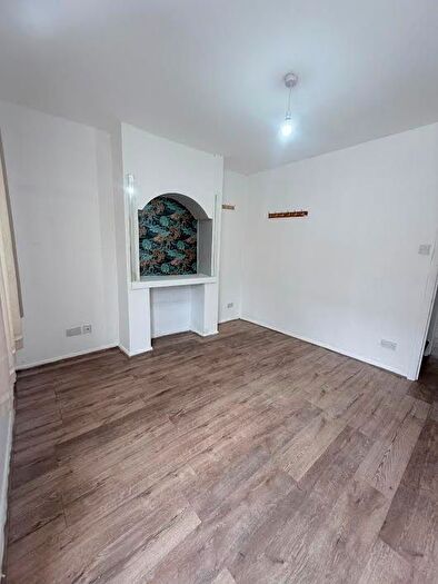 2 Bedroom Terraced House To Rent In May Street, Luton, LU1