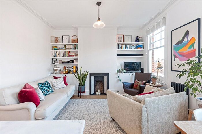 2 Bedroom Flat For Sale In Durley Road, London, N16