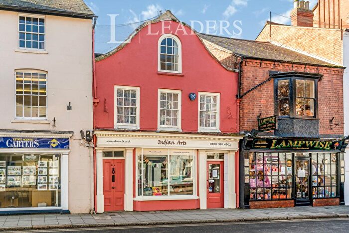 2 Bedroom Flat To Rent In High Street, Stony Stratford, Milton Keynes, MK11